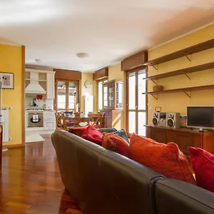 Bright House With 2 Bedrooms & A Unique Terrace Appartement Bergamo